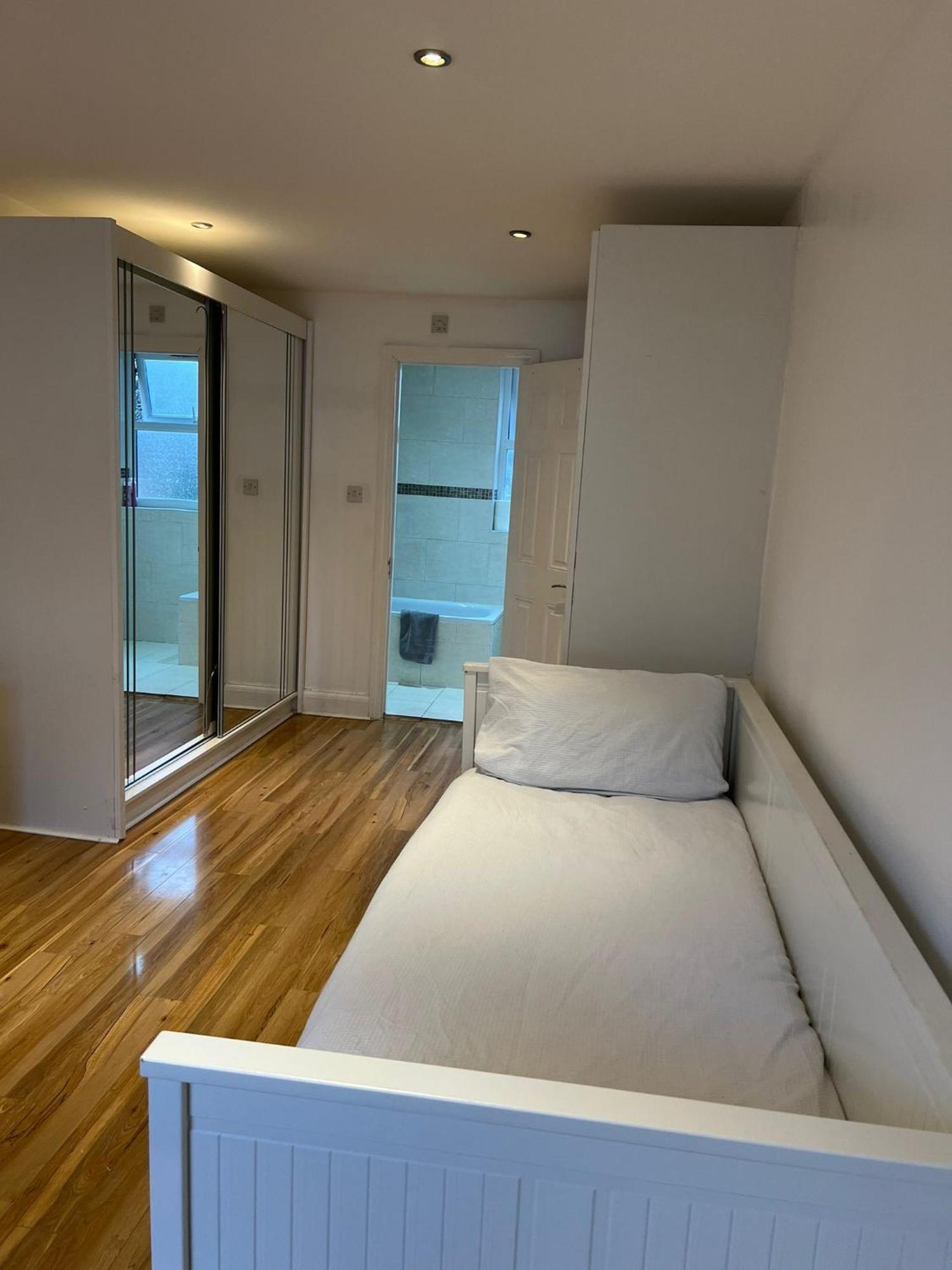 93 West Road Hotel London Luaran gambar