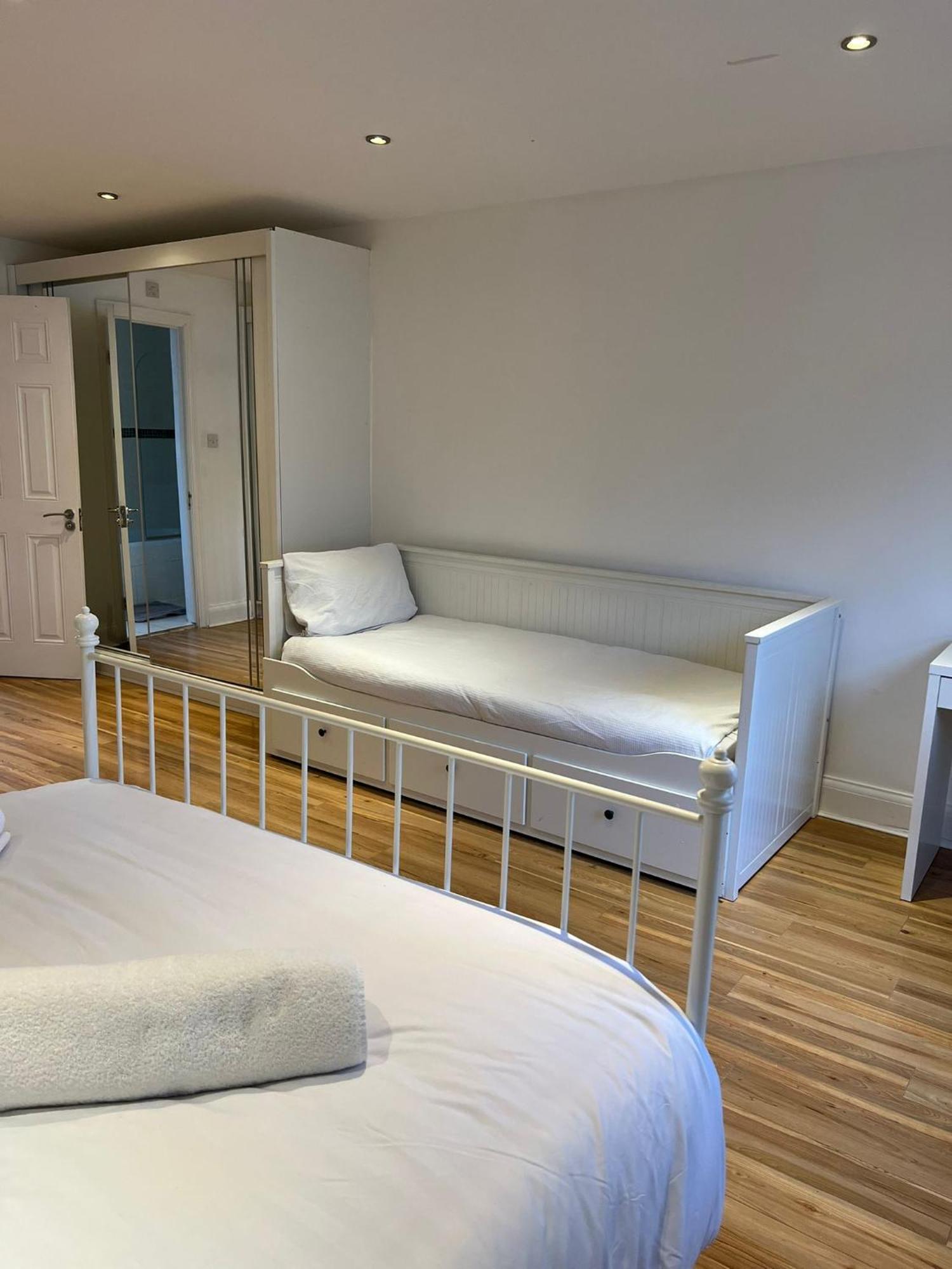 93 West Road Hotel London Luaran gambar