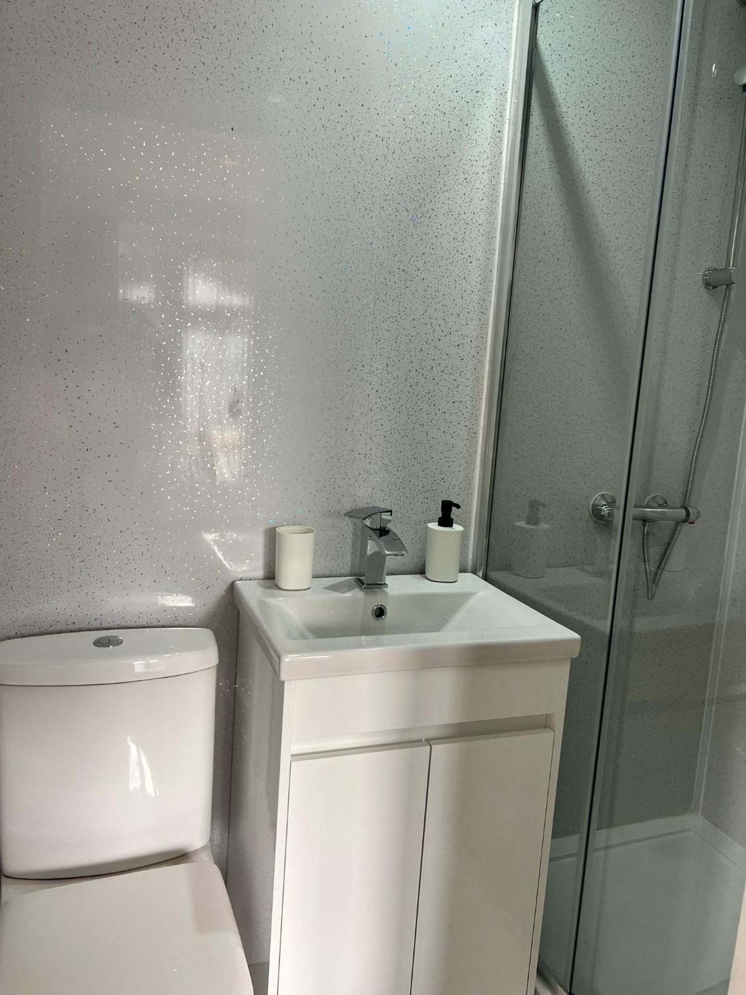 93 West Road Hotel London Luaran gambar